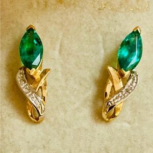 New in box 10K Solid Real Gold Genuine Emerald diamond earrings studs 😍